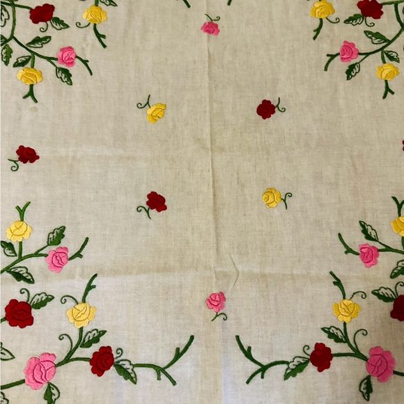 Vintage Linen Floral Hand Embroidered Roses Square Table Topper Scalloped 26" - Picture 13 of 15